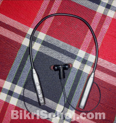 Uisi R04 headphones used sell